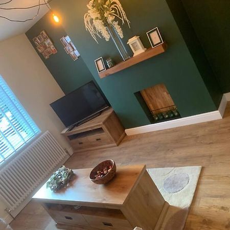 Quaint 1 Bedroom Cottage In Pudsey, Leeds ภายนอก รูปภาพ